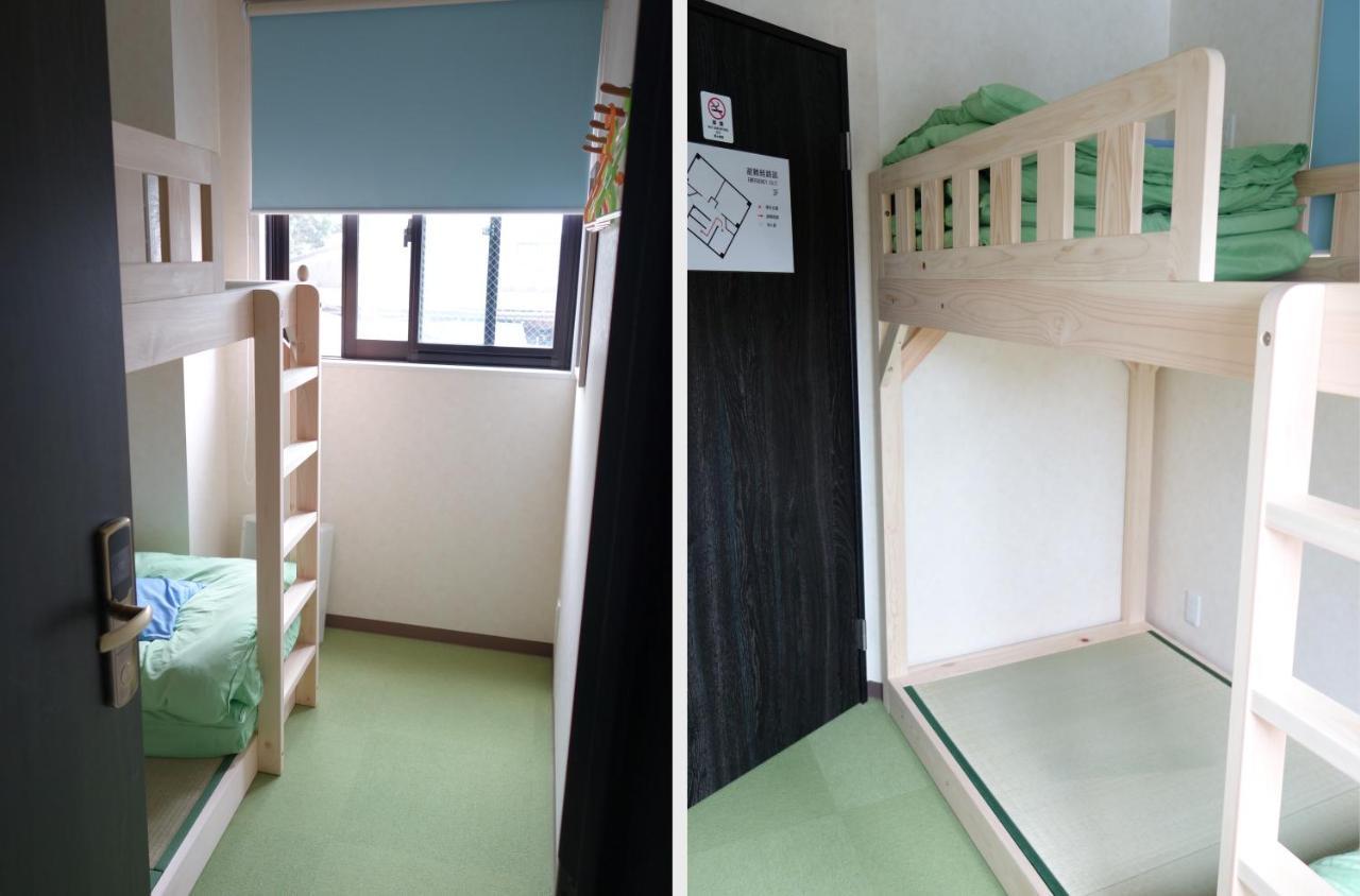 Kamer met een Stapelbed en een Gedeelde Badkamer